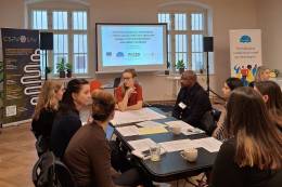 Bezpečné, ale byrokratické: ako cudzinci a cudzinky...