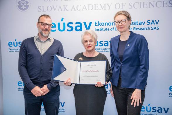 Čestnú plaketu SAV Ľudovíta Štúra si prevzala Iveta Pauhofová