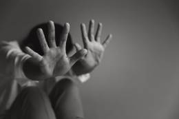 Konšpiračné teórie zvyšujú pocit ohrozenia, naznačuje...