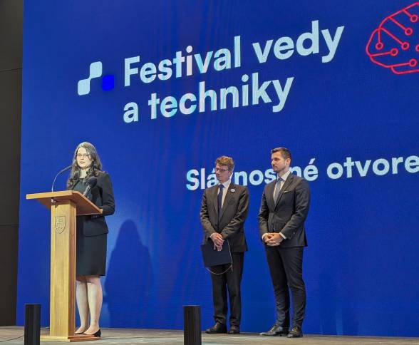 Fyzikálny ústav SAV získal Cenu M. R. Štefánika